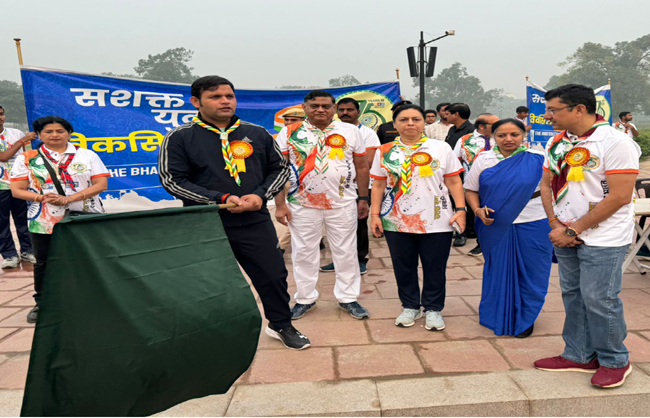 हरियाणा के खेल राज्य मंत्री गाैरव गाैतम मैराथन काे झंडी दिखाकर रवाना करते हुए हरियाणा के खेल राज्य मंत्री गाैरव गाैतम मैराथन काे झंडी दिखाकर रवाना करते हुए
