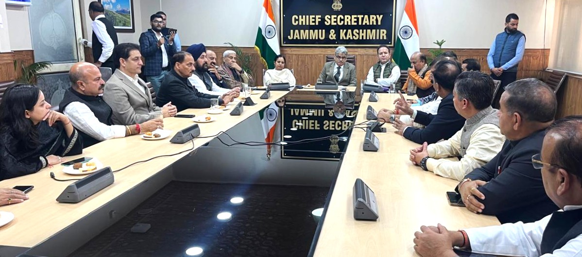 सफाई कर्मचारियों की हड़ताल के समाधान के लिए त्वरित कार्रवाई का आग्रह सफाई कर्मचारियों की हड़ताल के समाधान के लिए त्वरित कार्रवाई का आग्रह