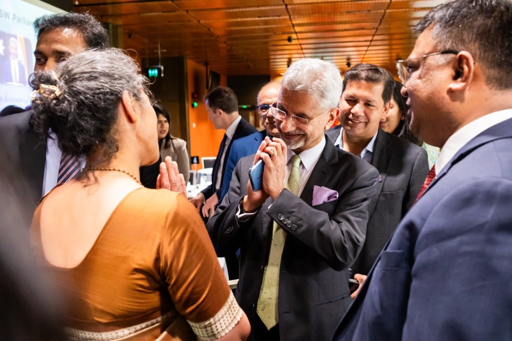 भारत के विदेशमंत्री जयशंकर आस्ट्रेलिया के सिडनी में प्रवासी सदस्यों और सांसदों से मुलाकात की। इस दौरान जयशंकर ने सभी को संबोधित किया। फोटो जयशंकर के एक्स हैंडल से भारत के विदेशमंत्री जयशंकर आस्ट्रेलिया के सिडनी में प्रवासी सदस्यों और सांसदों से मुलाकात की। इस दौरान जयशंकर ने सभी को संबोधित किया। फोटो जयशंकर के एक्स हैंडल से