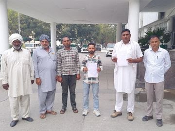 अवैध कब्जे की शिकायत लेकर पुलिस अधीक्षक से मिलने पहुंचे पंचायत सदस्य अवैध कब्जे की शिकायत लेकर पुलिस अधीक्षक से मिलने पहुंचे पंचायत सदस्य