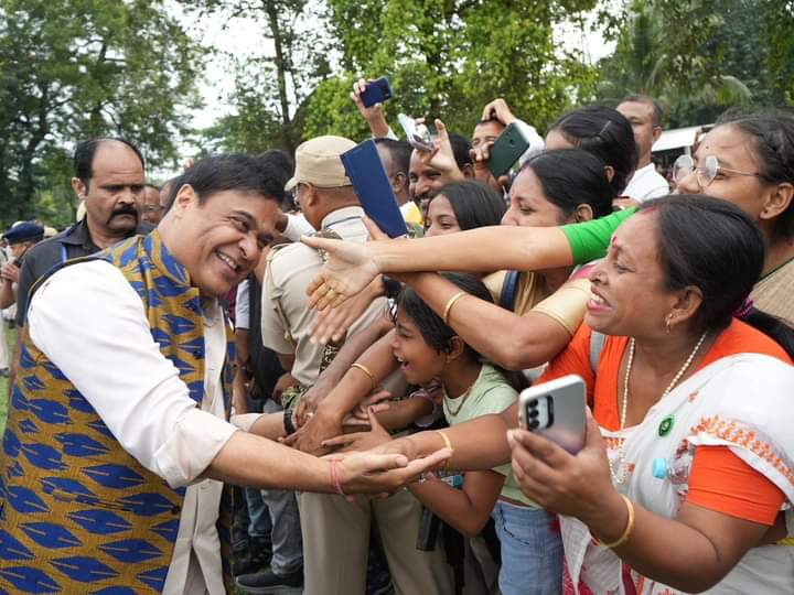 विस उपचुनाव में आज बिहाली और सामगुरी में मुख्यमंत्री डॉ हिमंत बिस्व सरमा के रोड शो की तस्वीरें।