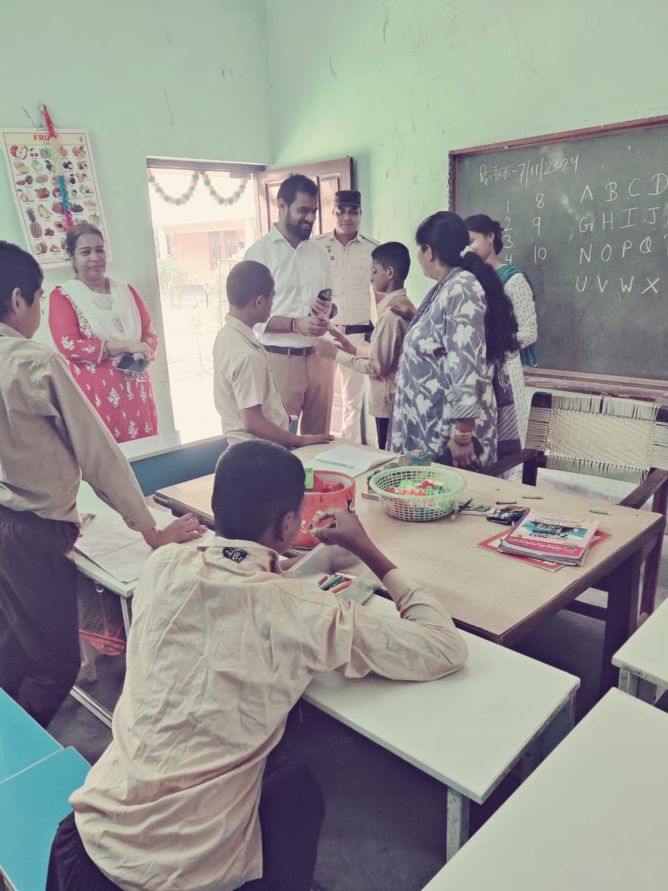 फोटो कैप्शन 7आरटीके5 : अर्पण मानसिक दिव्यांग संस्थान का निरीक्षण करते अतिरिक्त उपायुक्त ------------- फोटो कैप्शन 7आरटीके5 : अर्पण मानसिक दिव्यांग संस्थान का निरीक्षण करते अतिरिक्त उपायुक्त -------------