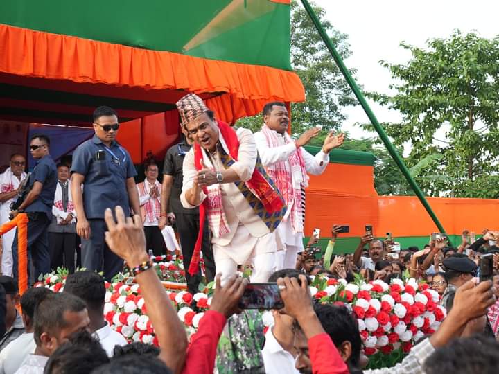 विस उपचुनाव में आज बिहाली और सामगुरी में मुख्यमंत्री डॉ हिमंत बिस्व सरमा के रोड शो की तस्वीरें। विस उपचुनाव में आज बिहाली और सामगुरी में मुख्यमंत्री डॉ हिमंत बिस्व सरमा के रोड शो की तस्वीरें।