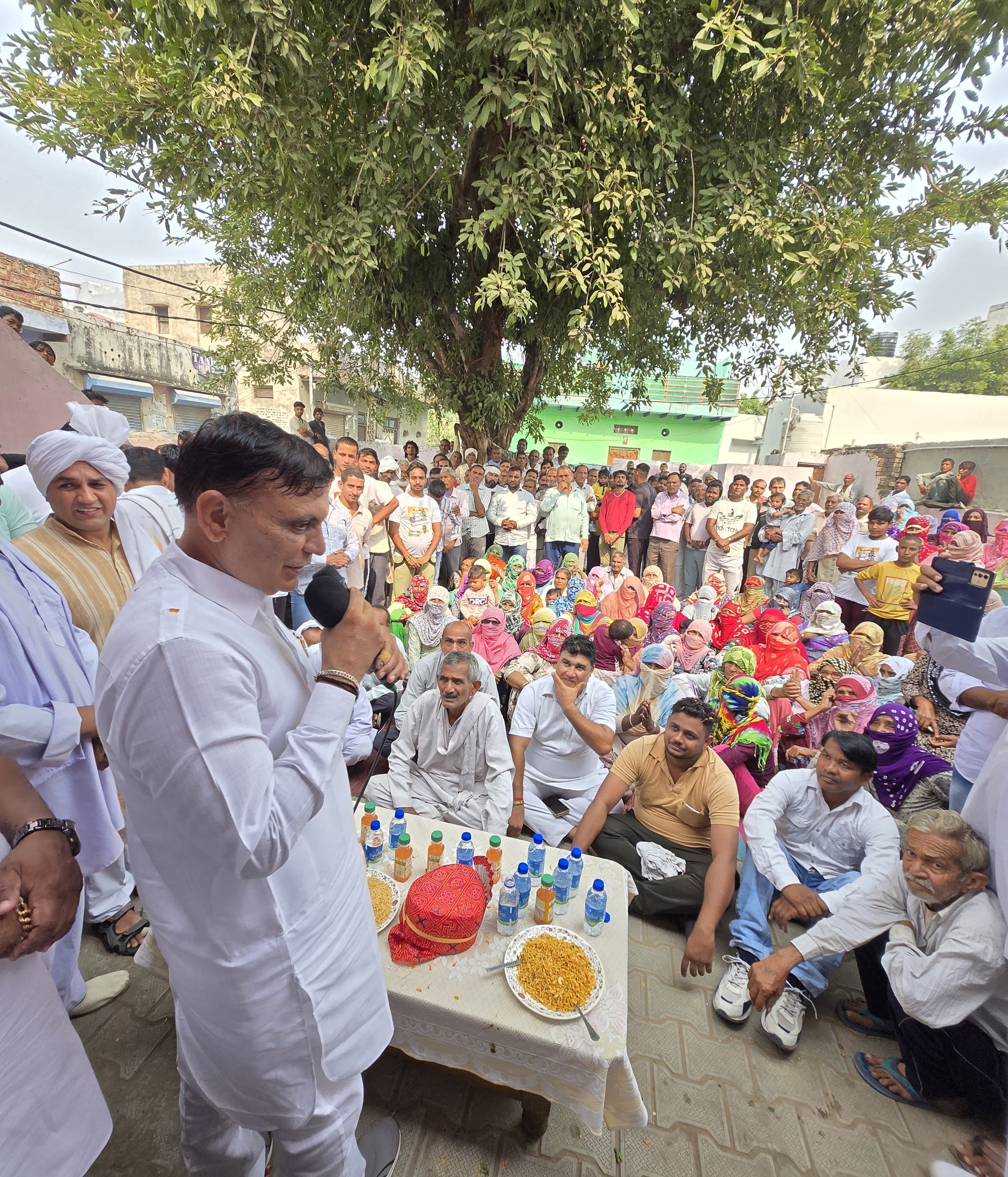 बहादुरगढ़ के गांव जाखोदा में अपने धन्यवाद दौरे के मौके पर ग्रामीणों को संबोधित करते विधायक राजेश जून। बहादुरगढ़ के गांव जाखोदा में अपने धन्यवाद दौरे के मौके पर ग्रामीणों को संबोधित करते विधायक राजेश जून।