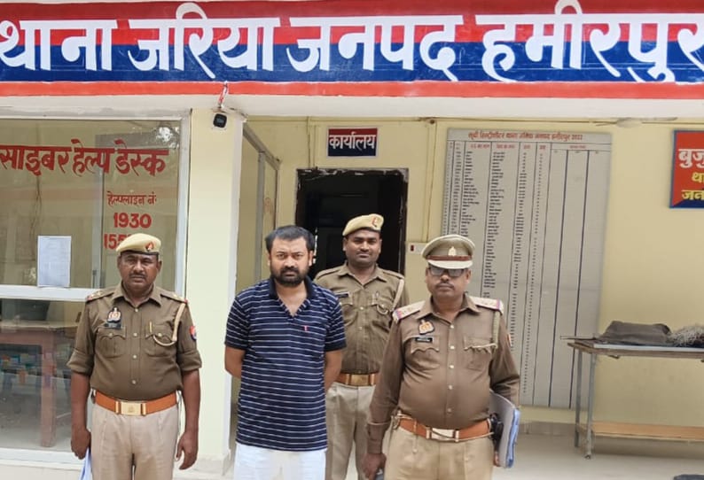 पुलिस गिरफ्त में चेयरमैन पवन अनुरागी पुलिस गिरफ्त में चेयरमैन पवन अनुरागी