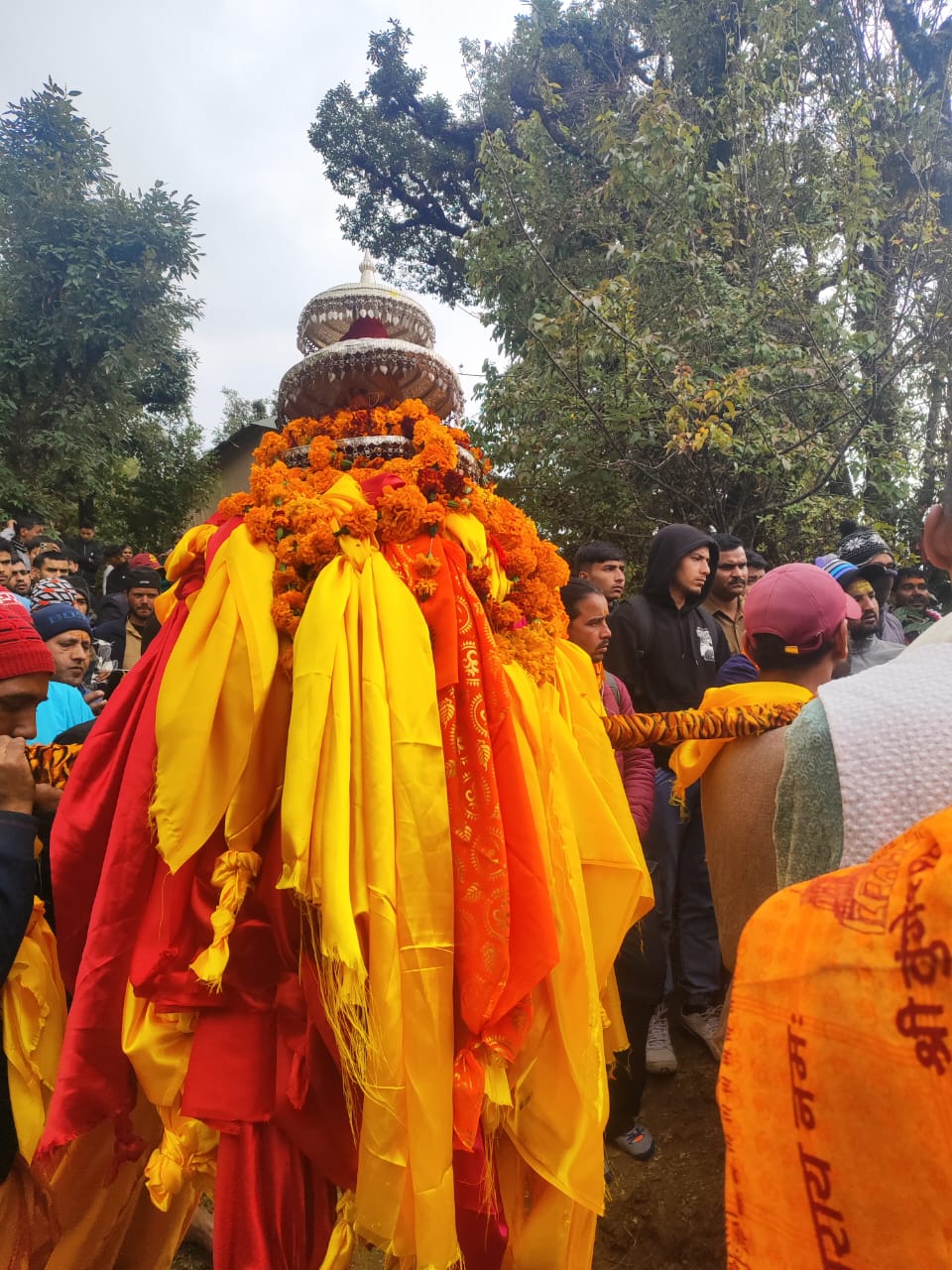 बाबा तुंगनाथ की डोली पहुंची मक्कुमठ बाबा तुंगनाथ की डोली पहुंची मक्कुमठ