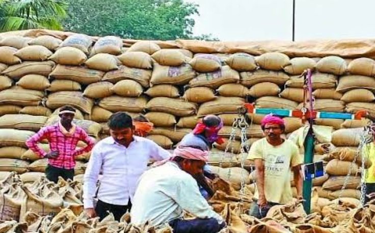 किसानों से सस्ता धान और चावल खरीद कर गोदामों में स्टाक करने वालों पर होगी कार्रवाई किसानों से सस्ता धान और चावल खरीद कर गोदामों में स्टाक करने वालों पर होगी कार्रवाई