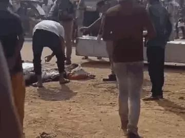 *निर्माणाधीन ओवरब्रिज का गर्डर गिरा: एसएसबी इंस्पेक्टर की मृत्यु, एक अन्य गंभीर घायल* *निर्माणाधीन ओवरब्रिज का गर्डर गिरा: एसएसबी इंस्पेक्टर की मृत्यु, एक अन्य गंभीर घायल*