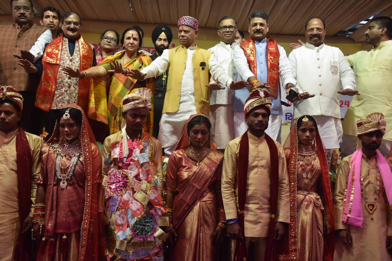 चैरिटेबल ट्रस्ट ‘आओ हाथ बढ़ाएं-एक पहल मदद की के तत्वावधन में सामूहिक विवाह एवं सम्मान समारोह-2024 सम्पंन