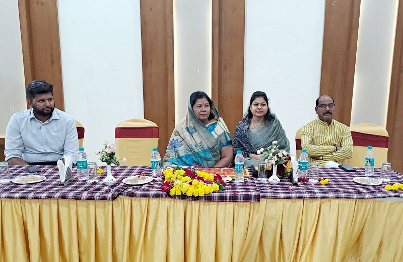 पीएचई और जल निगम के अधिकारियों के साथ की समीक्षा बैठक पीएचई और जल निगम के अधिकारियों के साथ की समीक्षा बैठक