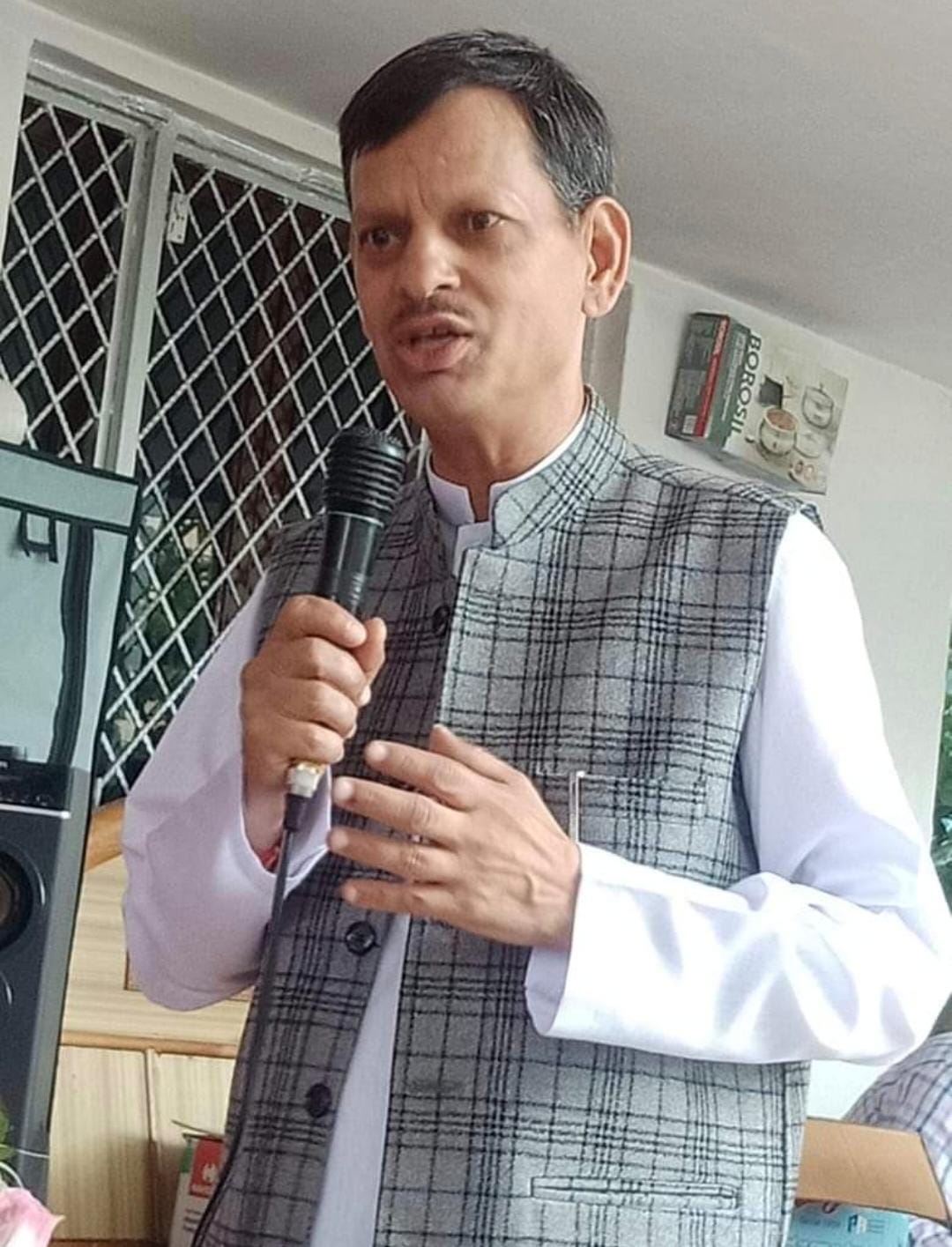 कांग्रेस के खिलाफ बोलते आदित्य कोठारी कांग्रेस के खिलाफ बोलते आदित्य कोठारी