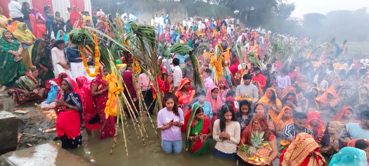 धूम धाम से मनाया गया पारंपरिक छठ पूजा का पर्व