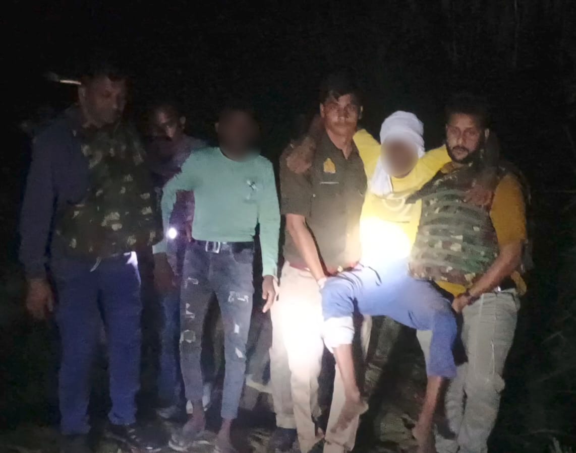 पुलिस मुठभेड़ में घायल गोकश पुलिस मुठभेड़ में घायल गोकश