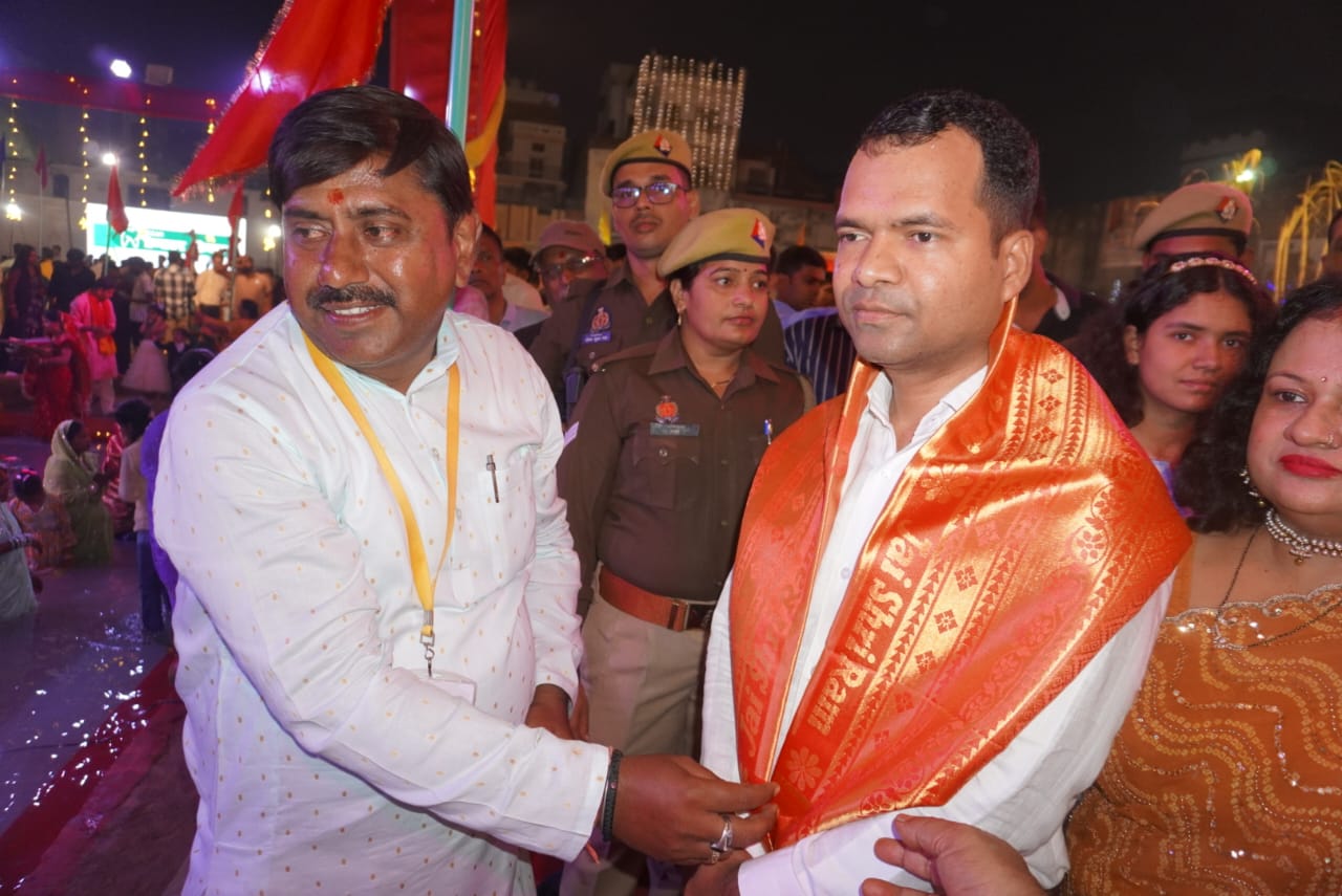 छठ करते एसपी छठ करते एसपी