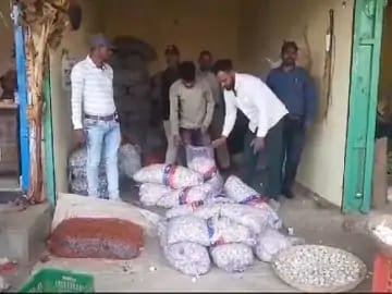 खाद्य विभाग ने मारा छापा खाद्य विभाग ने मारा छापा