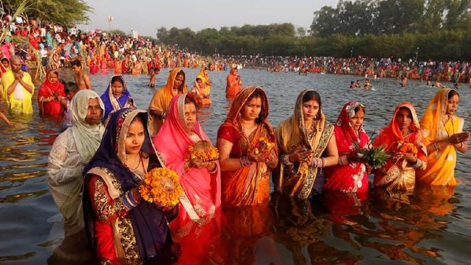अर्घ्य देते छठव्रती अर्घ्य देते छठव्रती
