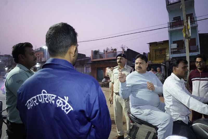 मंत्री प्रद्युम्न सिंह तोमर ने आधी रात को स्वास्थ्य केन्द्र का किया निरीक्षण मंत्री प्रद्युम्न सिंह तोमर ने आधी रात को स्वास्थ्य केन्द्र का किया निरीक्षण