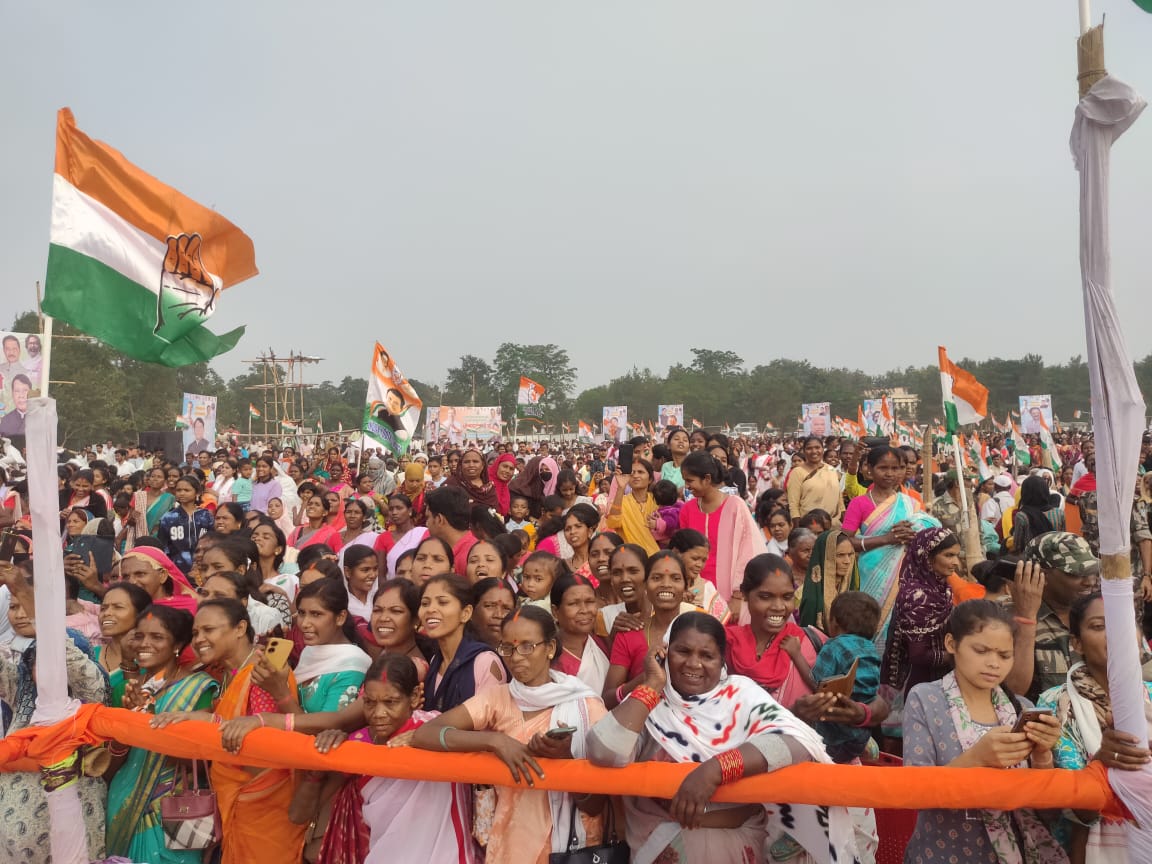 मौके पर मौजूद लोग मौके पर मौजूद लोग
