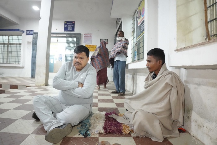 मंत्री प्रद्युम्न सिंह तोमर ने आधी रात को स्वास्थ्य केन्द्र का किया निरीक्षण मंत्री प्रद्युम्न सिंह तोमर ने आधी रात को स्वास्थ्य केन्द्र का किया निरीक्षण