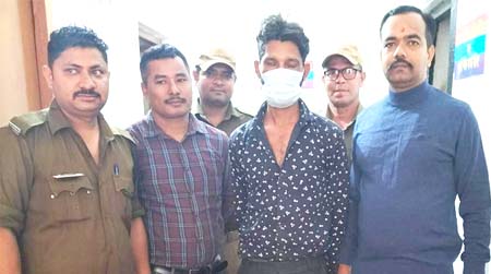 टुकटुक चालक निकला नशा तस्कर टुकटुक चालक निकला नशा तस्कर