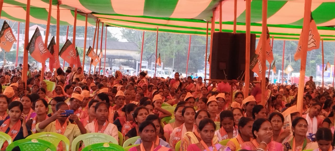 घुसपैठियो से जमीन वापस लेने के लिए कानून बनायेगी सरकार: राजनाथ सिंह घुसपैठियो से जमीन वापस लेने के लिए कानून बनायेगी सरकार: राजनाथ सिंह