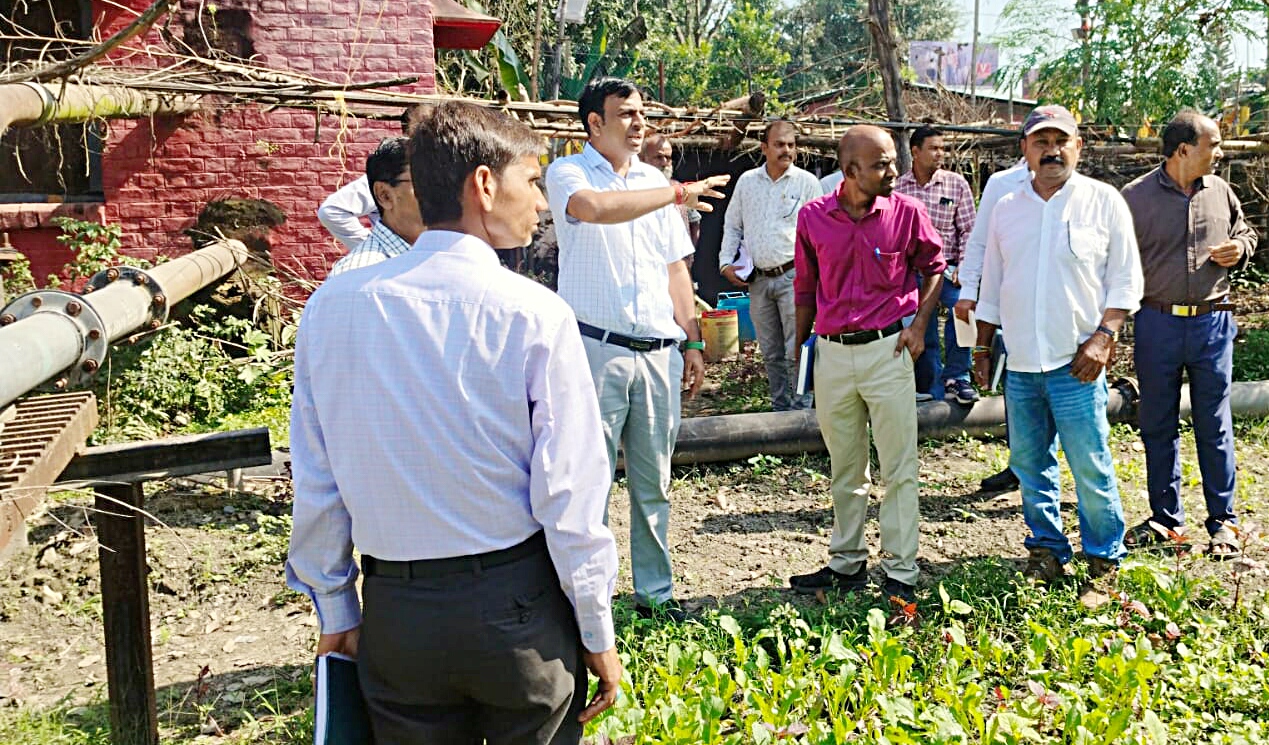 निरीक्षण करते हुए एडीआरएम निरीक्षण करते हुए एडीआरएम