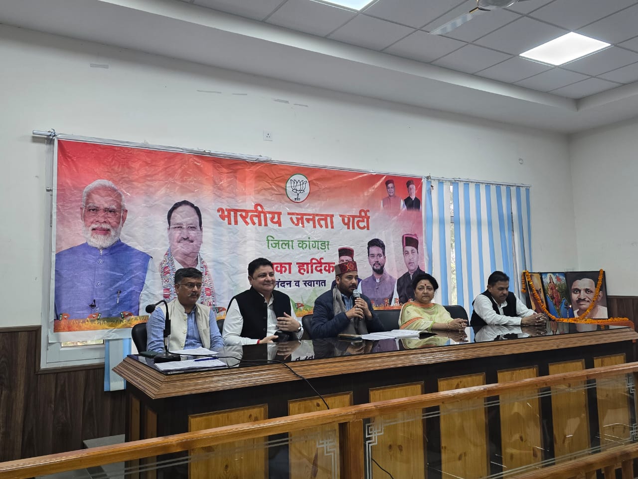 बैठक के दौरान मौजूद भाजपा नेता। बैठक के दौरान मौजूद भाजपा नेता।