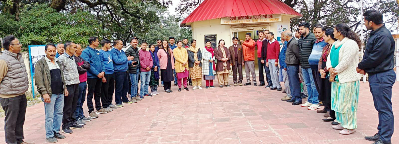 डीएसबी परिसर में राज्य स्थापना दिवस पर आयोजित कार्यक्रम में उपस्थित लोग। डीएसबी परिसर में राज्य स्थापना दिवस पर आयोजित कार्यक्रम में उपस्थित लोग।