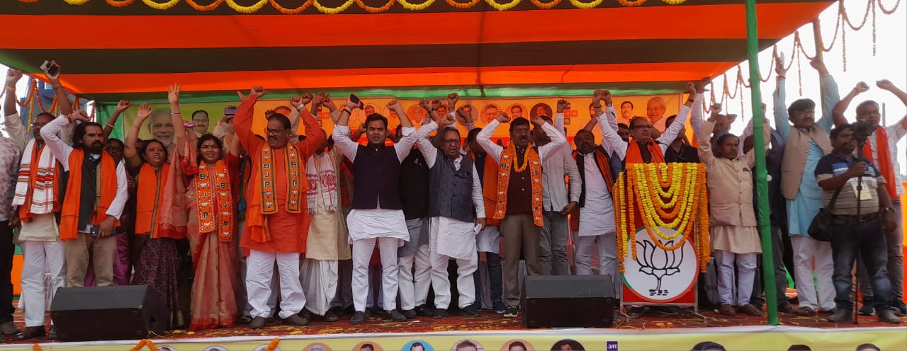 सभा में शामिल शिवराज सिंह चौहान सभा में शामिल शिवराज सिंह चौहान