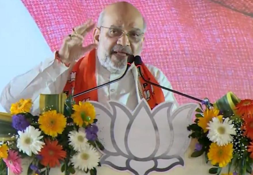 अमित शाह हजारीबाग में सभा को संबोधित करते हुए अमित शाह हजारीबाग में सभा को संबोधित करते हुए
