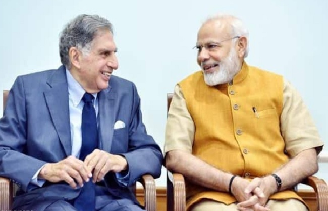 रतन टाटा के साथ प्रधानमंत्री मोदी का जारी फोटो