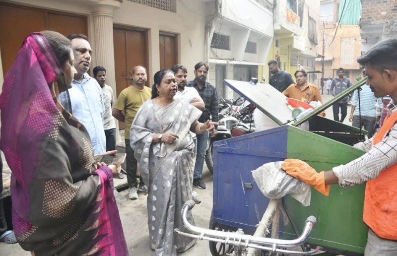 महापौर मालती राय ने सफाई व्यवस्था का किया औचक निरीक्षण महापौर मालती राय ने सफाई व्यवस्था का किया औचक निरीक्षण