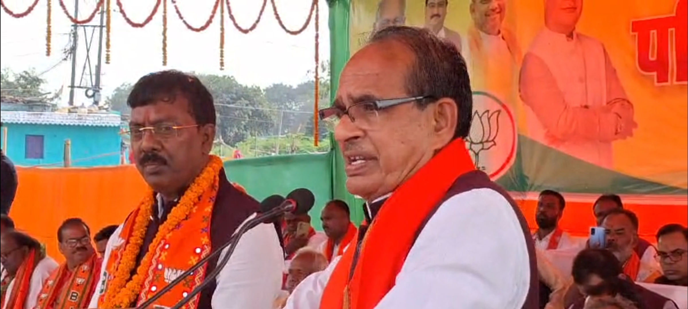 परिवर्तन संकल्प सभा में शामिल शिवराज सिंह चौहान परिवर्तन संकल्प सभा में शामिल शिवराज सिंह चौहान