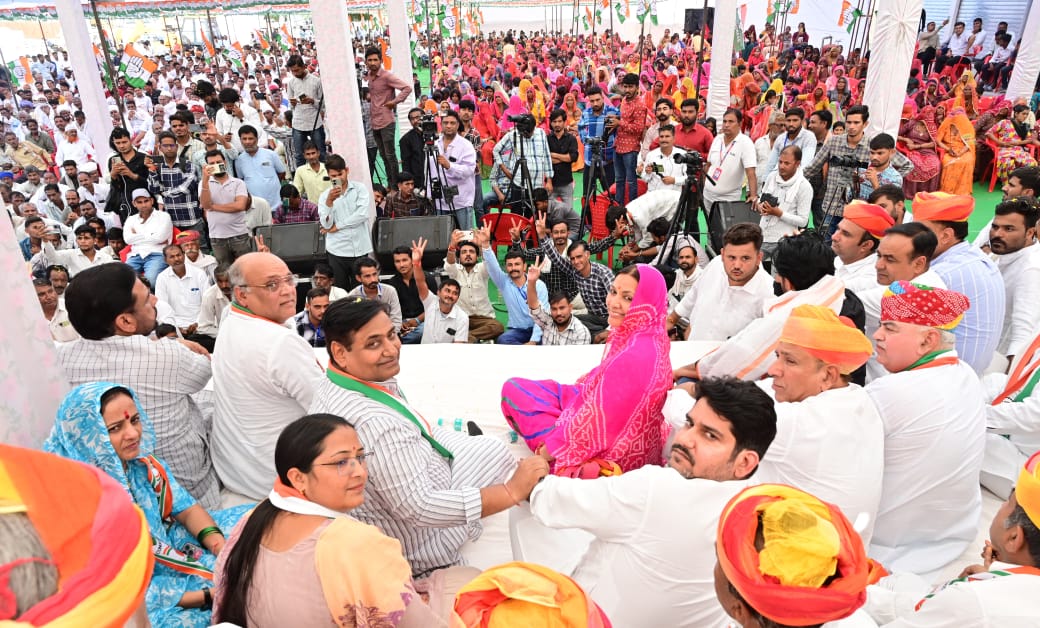 खींवसर में प्रचार के दाैरान डाेटासरा के निशाने पर रहे भाजपा और माेदी खींवसर में प्रचार के दाैरान डाेटासरा के निशाने पर रहे भाजपा और माेदी