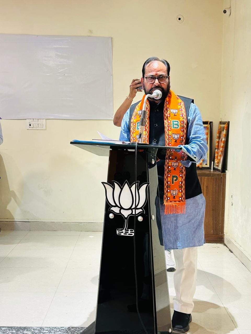आगरा से आए जिला चुनाव अधिकारी प्रमोद गुप्ता ने भाजपा महानगर की संगठन चुनाव कार्यशाला को संबोधित करते हुए। आगरा से आए जिला चुनाव अधिकारी प्रमोद गुप्ता ने भाजपा महानगर की संगठन चुनाव कार्यशाला को संबोधित करते हुए।