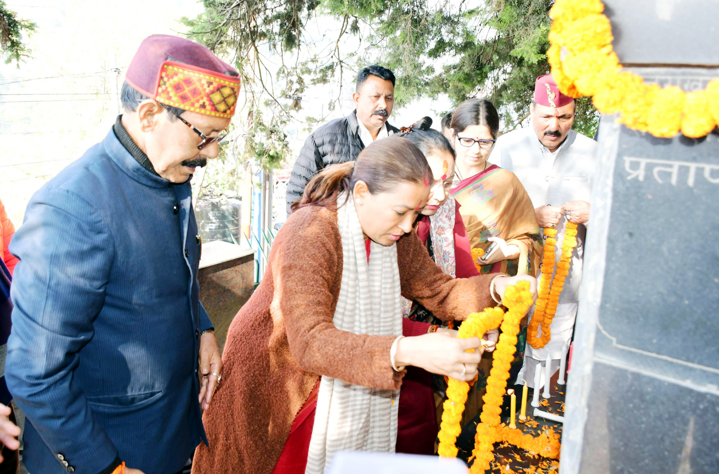 राज्य स्थापना दिवस के अवसर पर शहीद स्थल पर बलिदानी राज्य आंदोलनकारियों को पुष्प भेंट करतीं प्रदेश की काबीना मंत्री एवं जनपद की प्रभारी मंत्री रेखा आर्य। राज्य स्थापना दिवस के अवसर पर शहीद स्थल पर बलिदानी राज्य आंदोलनकारियों को पुष्प भेंट करतीं प्रदेश की काबीना मंत्री एवं जनपद की प्रभारी मंत्री रेखा आर्य।
