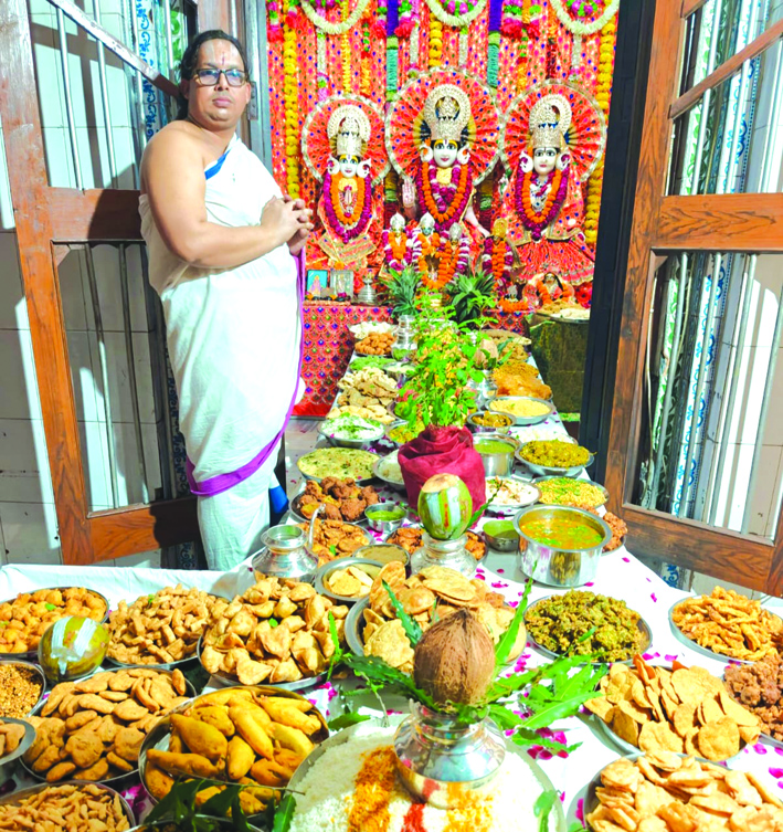 गोपाष्टमी पूजन पर भोग लगाते हुए गोपाष्टमी पूजन पर भोग लगाते हुए