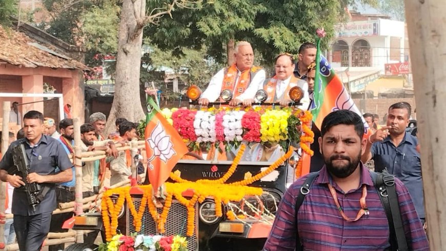 विश्रामपुर बाजार में रोड शो करते जेपी नड्डा
