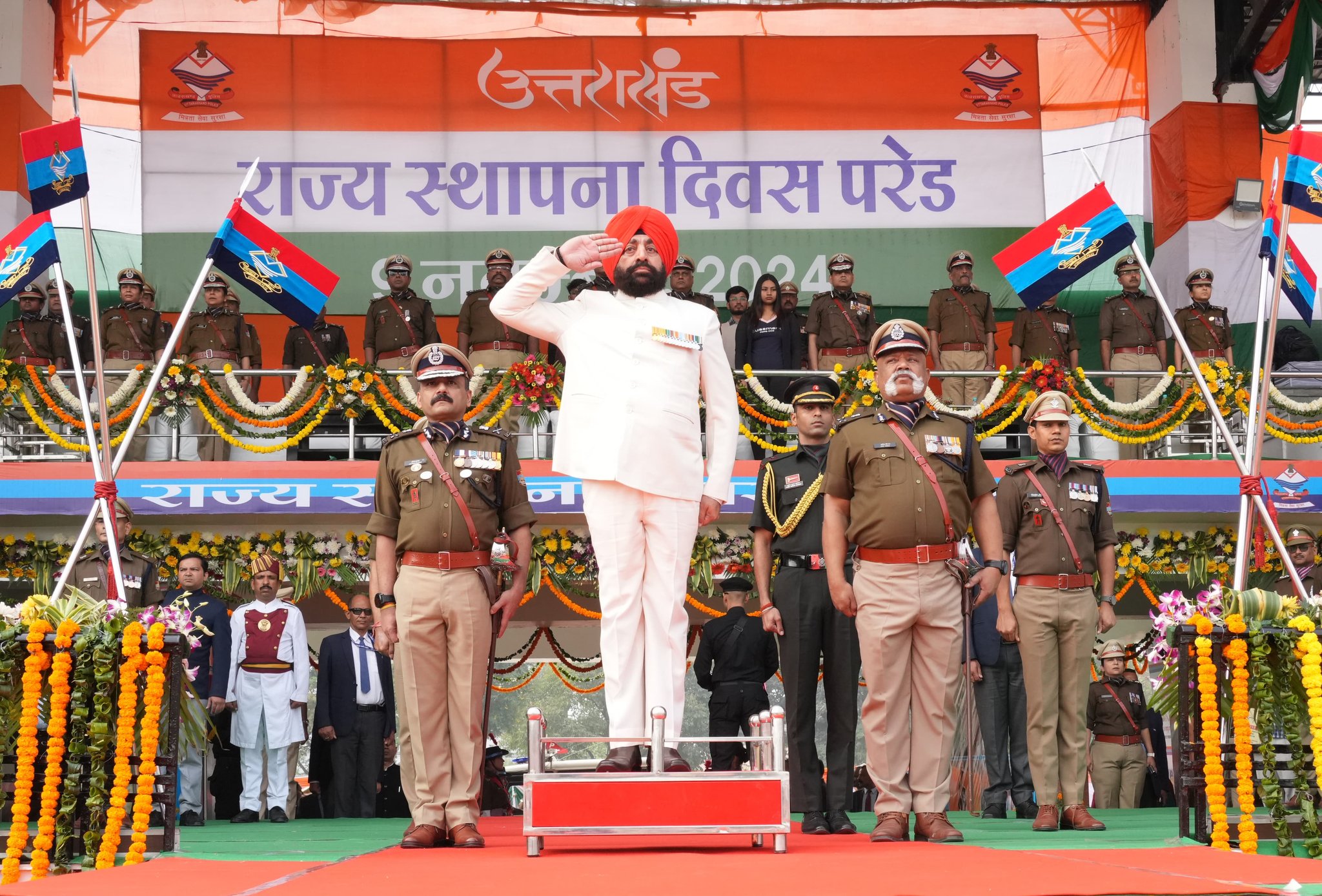 राज्य स्थापना दिवस पर पुलिस लाइन में सलामी लेते राज्यपाल लेफ्टिनेंट जनरल गुरमीत सिंह (सेनि)। राज्य स्थापना दिवस पर पुलिस लाइन में सलामी लेते राज्यपाल लेफ्टिनेंट जनरल गुरमीत सिंह (सेनि)।