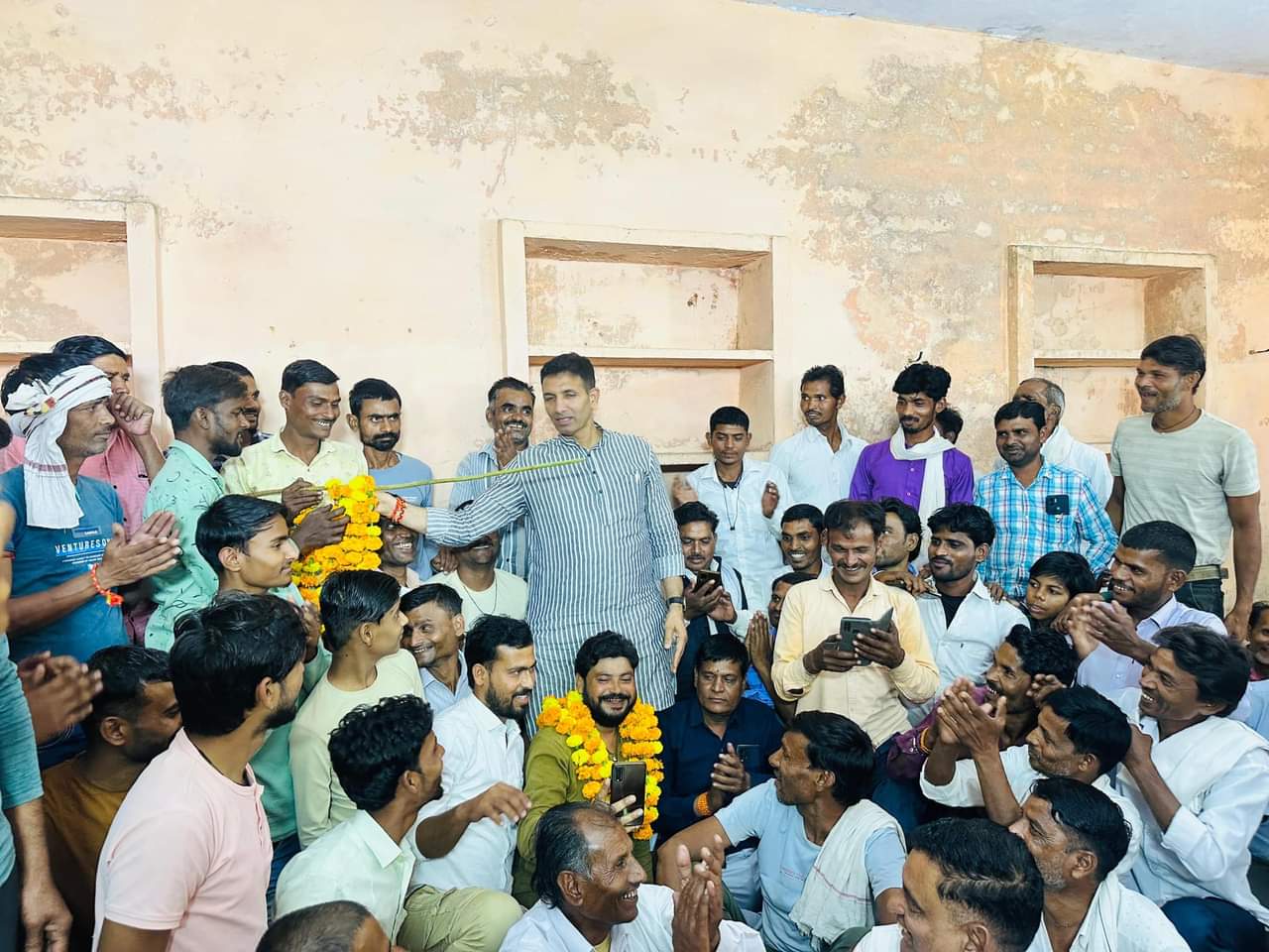 जीतू पटवारी ने जनसंपर्क किया जीतू पटवारी ने जनसंपर्क किया