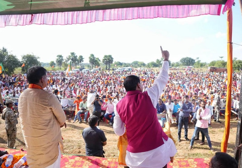 झारखंड में जनसभा को संबोधित करते हुए मुख्यमंत्री डॉ. यादव झारखंड में जनसभा को संबोधित करते हुए मुख्यमंत्री डॉ. यादव
