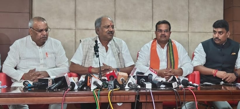 भाजपा कार्यालय एकात्म परिसर में आयोजित संवाददाता सम्मेलन
