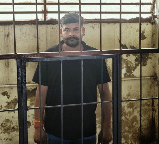 कानपुर: सोशल मीडिया में अश्लीलता फैलाने के मामले में गिरफ्तार आरोपित कुलदीप भदौरिया की फोटो