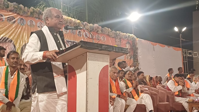 कुशवाह समाज के कार्यक्रम में तोमर कुशवाह समाज के कार्यक्रम में तोमर