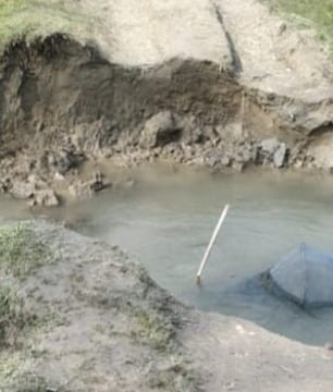 अररिया में रानीगंज में नहर टूटने से सैकड़ों एकड़ में लगा धान बर्बाद, एक साल में तीन बार टूटी नहर अररिया में रानीगंज में नहर टूटने से सैकड़ों एकड़ में लगा धान बर्बाद, एक साल में तीन बार टूटी नहर