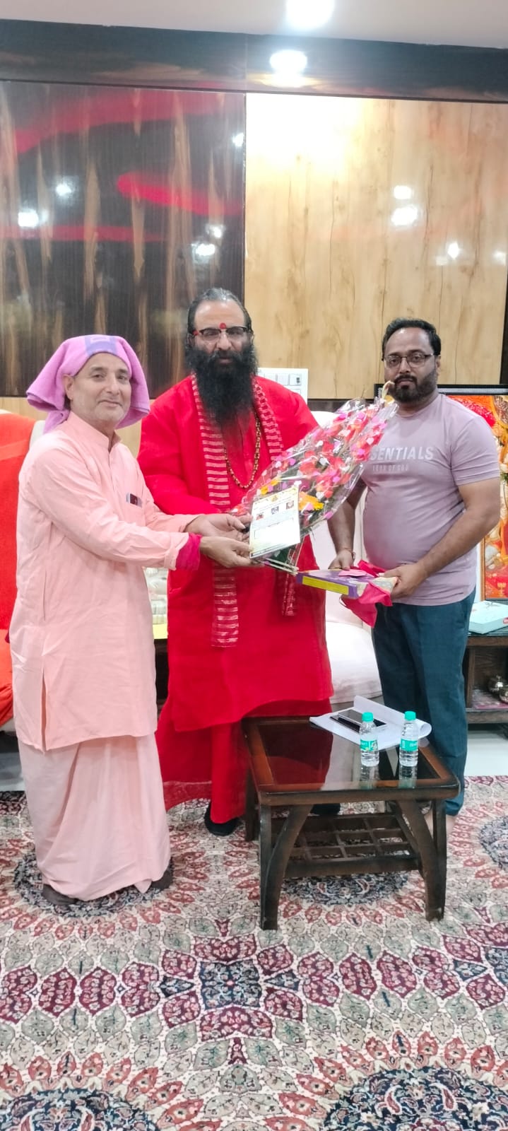 श्री महंत रविंद्र पुरी श्री महंत रविंद्र पुरी