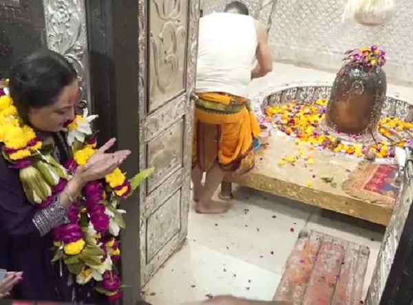 जया प्रदा ने किए बाबा महाकाल के दर्शन जया प्रदा ने किए बाबा महाकाल के दर्शन