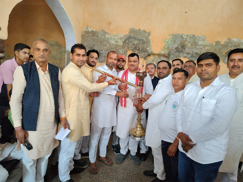 10 Snp- 4 सोनीपत: प्रदीप सांगवान ने भाजपा के सदस्यता अभियान के अंतर्गत स्वागत करते हुए ग्रामीण। 10 Snp- 4 सोनीपत: प्रदीप सांगवान ने भाजपा के सदस्यता अभियान के अंतर्गत स्वागत करते हुए ग्रामीण।