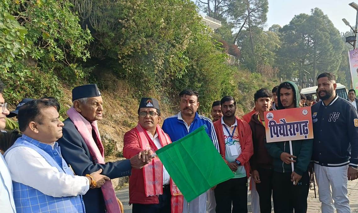 पिथाैरागढ़ में एकल प्रदेश स्तरीय खेलकूद रैली को हरी झंडी दिखाते जिलाधिकारी विनोद गोस्वामी एवं हरिदत्त कापड़ी। पिथाैरागढ़ में एकल प्रदेश स्तरीय खेलकूद रैली को हरी झंडी दिखाते जिलाधिकारी विनोद गोस्वामी एवं हरिदत्त कापड़ी।