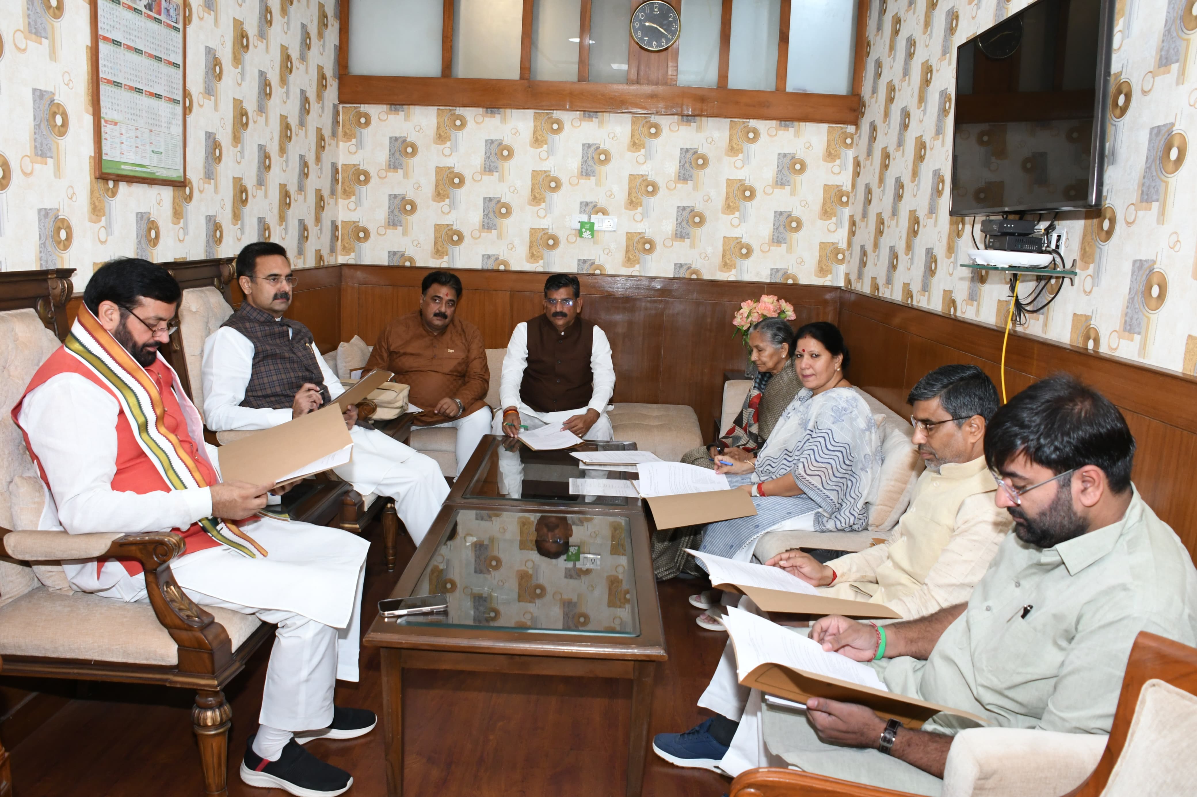 हरियाणा विधानसभा के स्पीकर हरविंद्र कल्याण बीएसी की बैठक लेते हुए हरियाणा विधानसभा के स्पीकर हरविंद्र कल्याण बीएसी की बैठक लेते हुए
